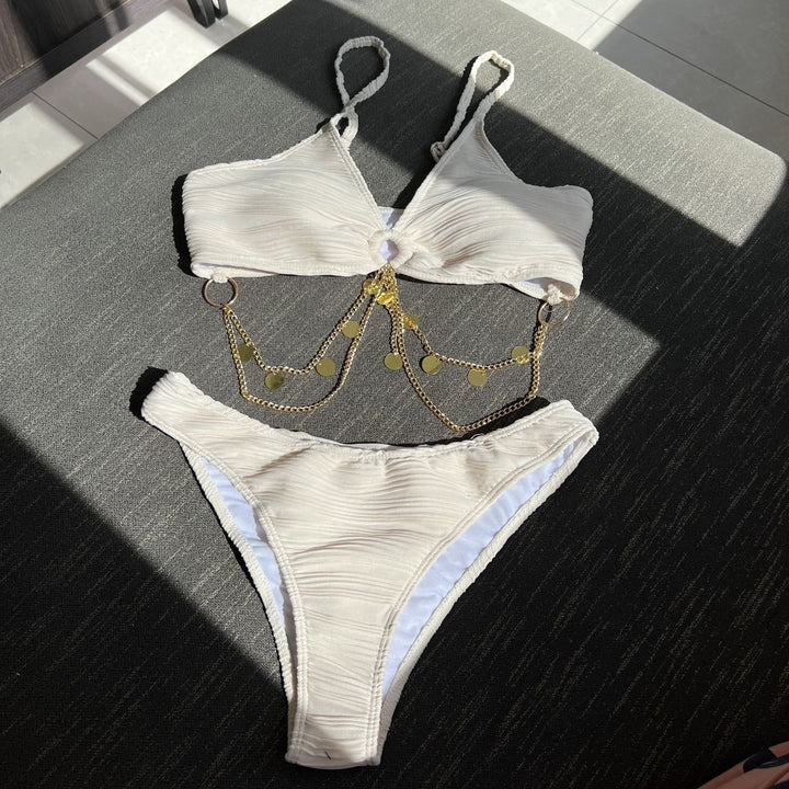 Damebikini med eksklusiv smykke detalje og raffineret snit Stilla
