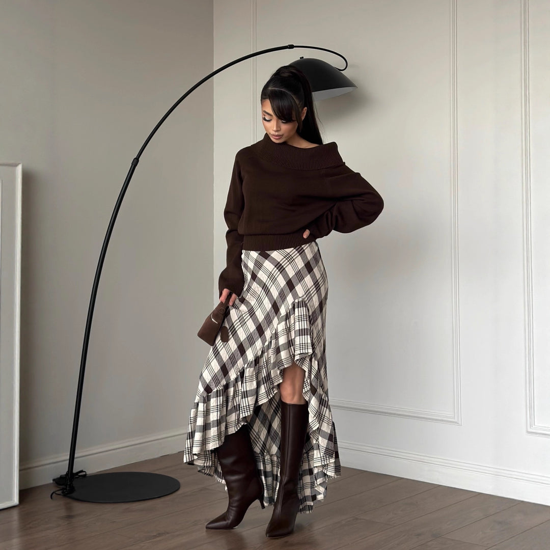 Kvindernes fashionable omslagsnederdel med flæset kant og elegant mønstring Stilla