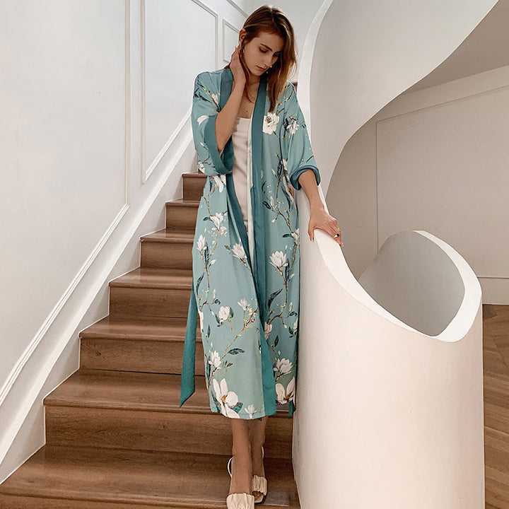 Dame Kimono-Robe med delikat blomsterdesign og flydende snit Stilla