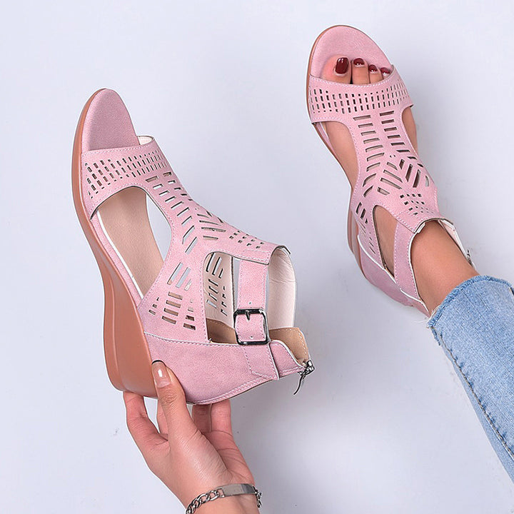 Dame wedge-sandaler med åndbart snit og elegant rem-design Stilla
