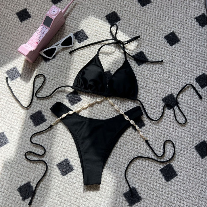 Dame triangel-bikini med dekorative muslingedetaljer og justerbare stropper Stilla