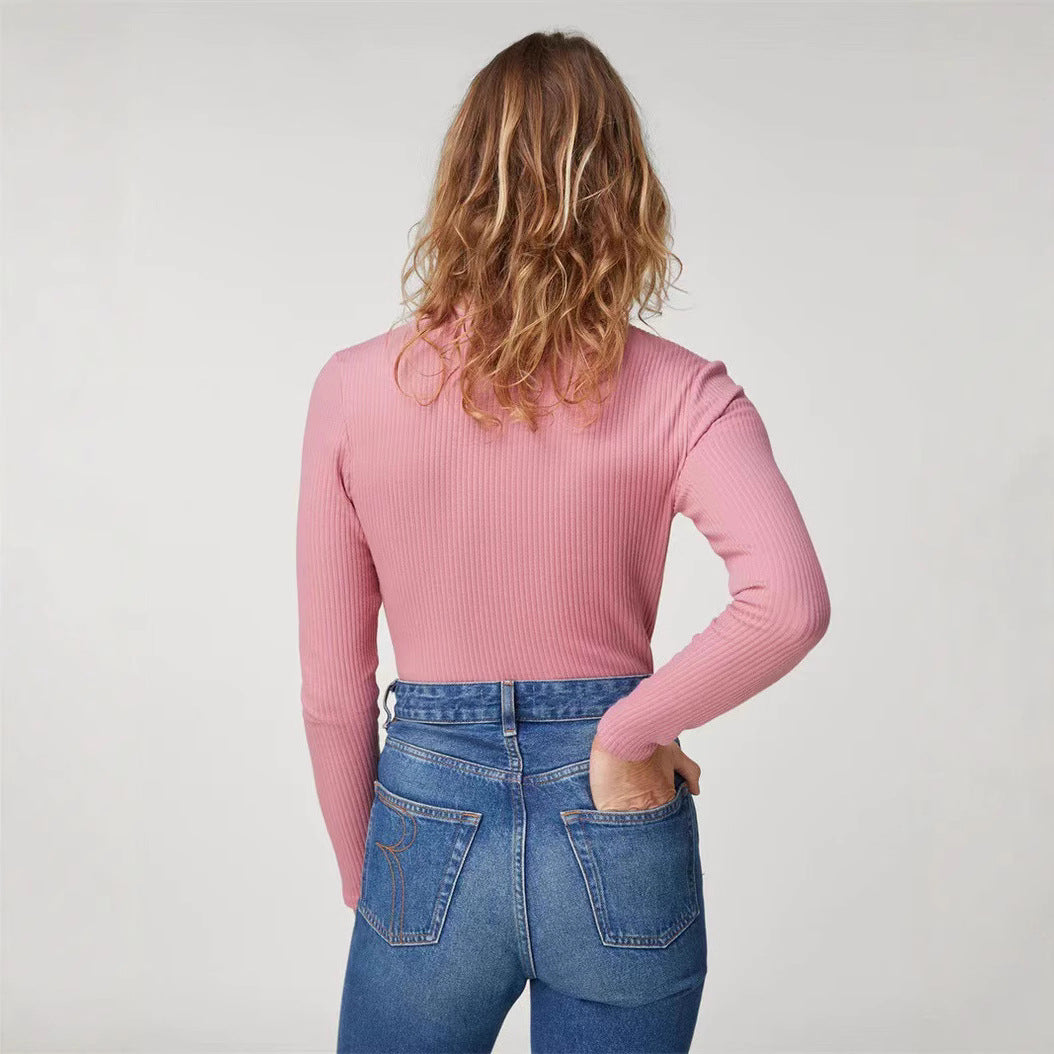 Dameoverdel med innovative cut-out-detaljer og fin ribstruktur Stilla