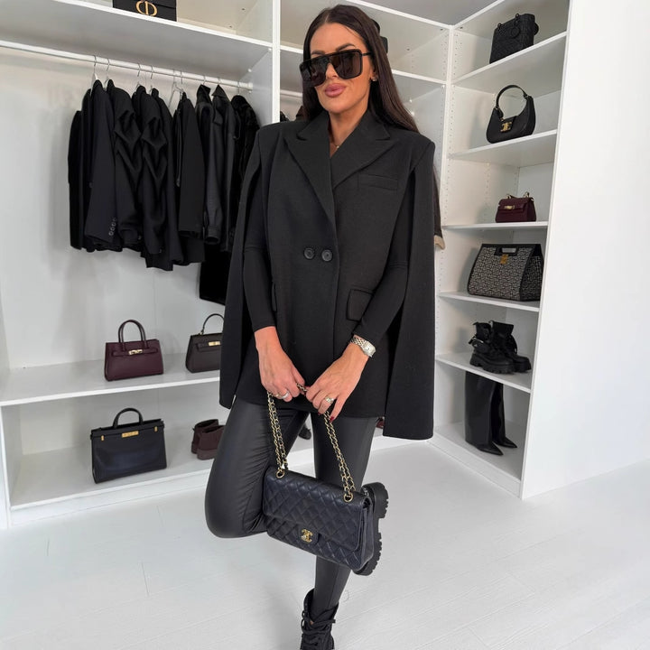 Dame stilfuld lang jakke med cape-design Stilla