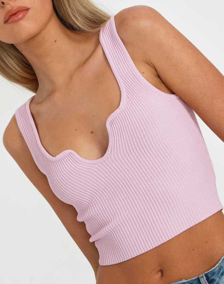 Dame Crop-top med bølget udskæring og fin ribstruktur Skovae