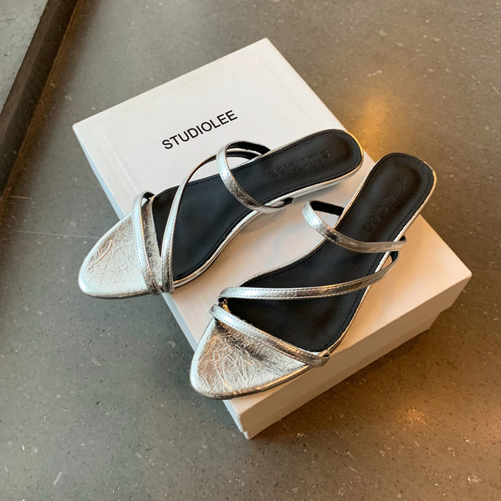 Dame Riemchen Open-Toe Slide Sandaler med Metallic-detaljer Stilla