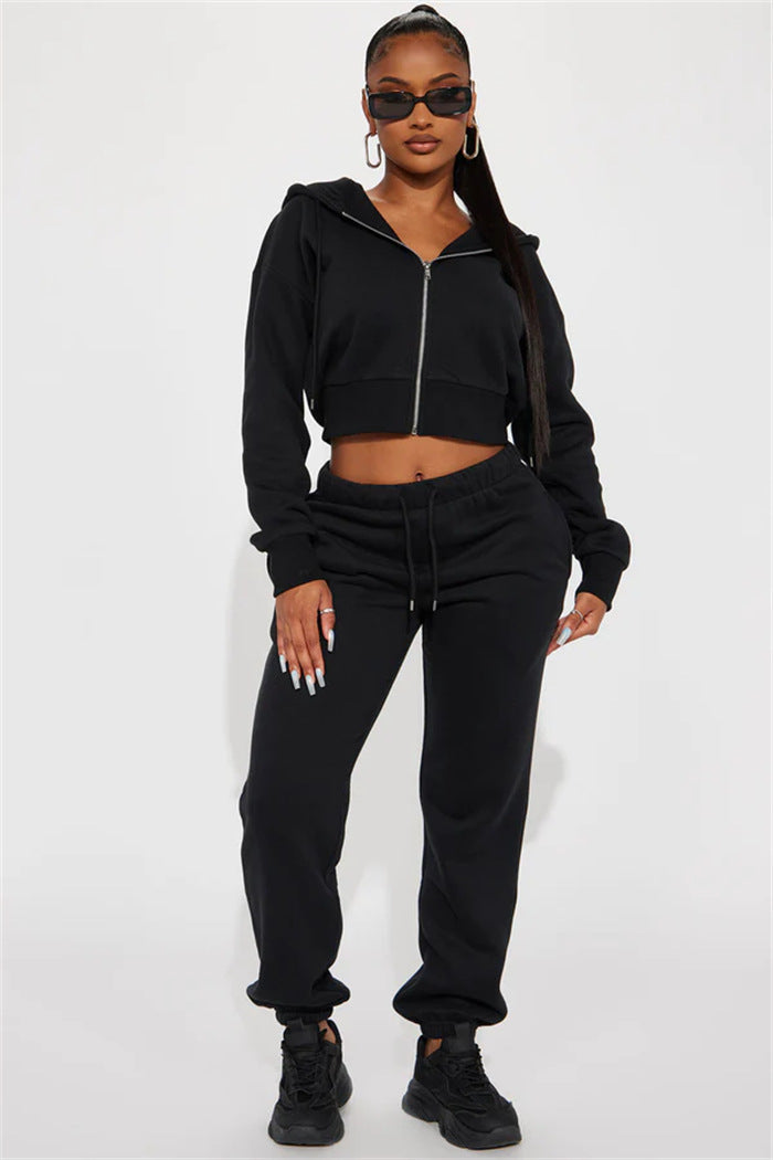 Kvinders sporty kombination af hættetrøje og sweatpants Skovae