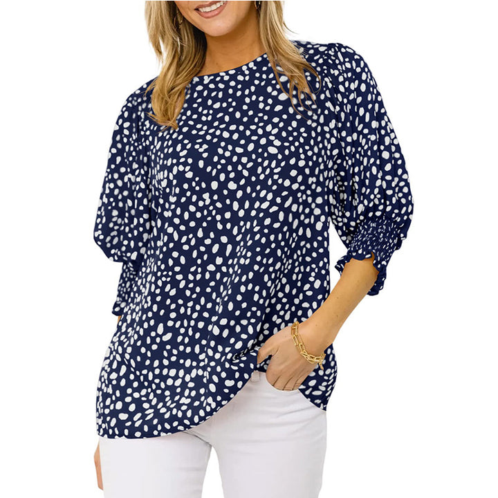 Damebluse med puffærmer og moderne prikkedesign Stilla