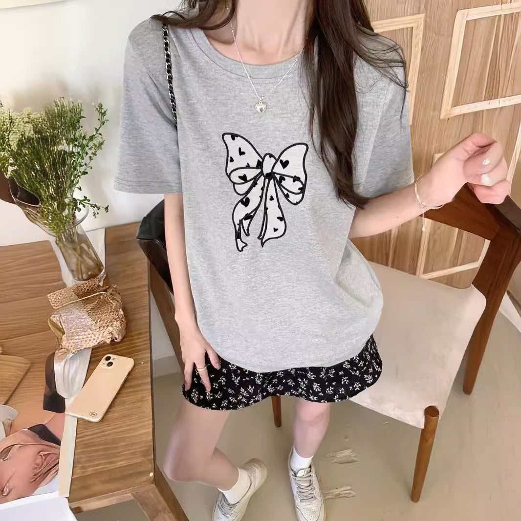 Femme Legende Sløjfe Grafik T-Shirt Stilla