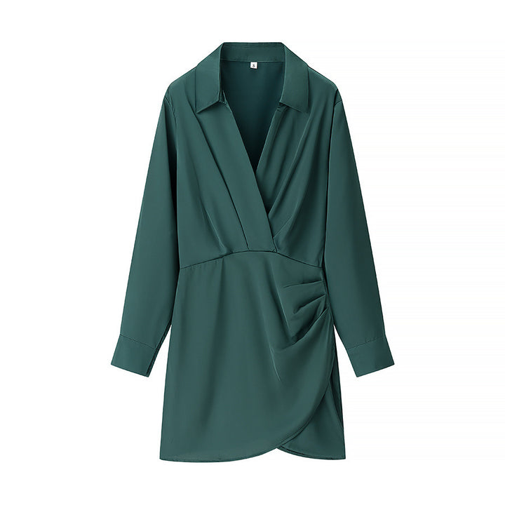 Dame indpakningsblusekjole med elegant drapering og moderne krave Stilla