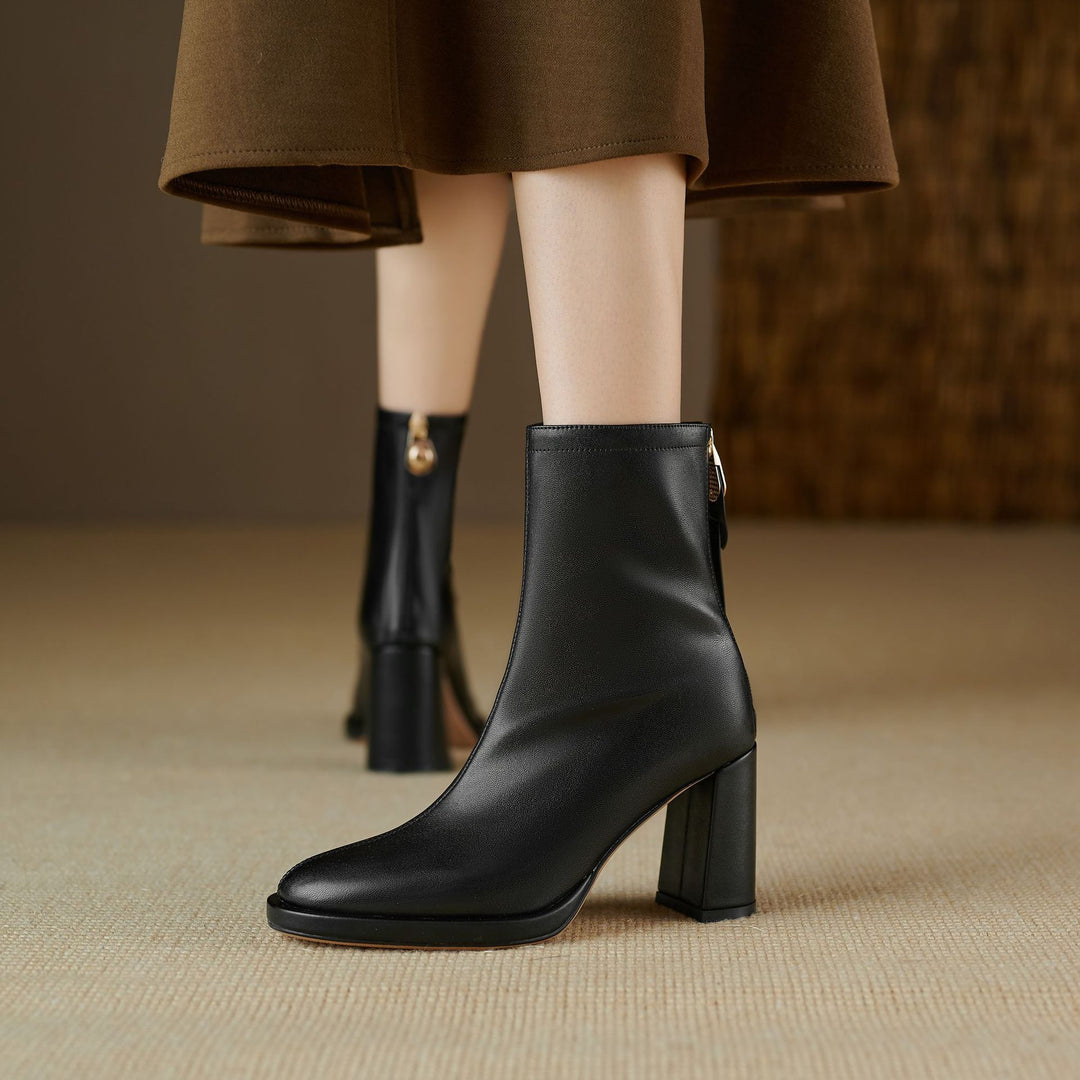 Femme Chunky Heel Ankle Boots med sidelukning Stilla
