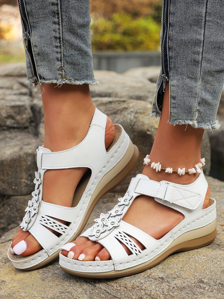 Dame sandaler med floralt dekoration og justerbar rem Stilla