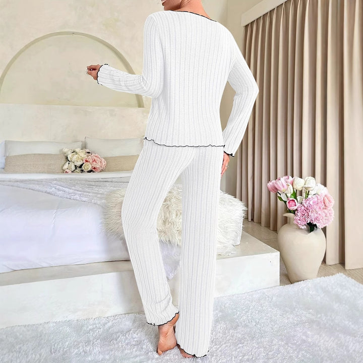 Dame hyggeligt lounge-sæt med elegante flæse detaljer Stilla