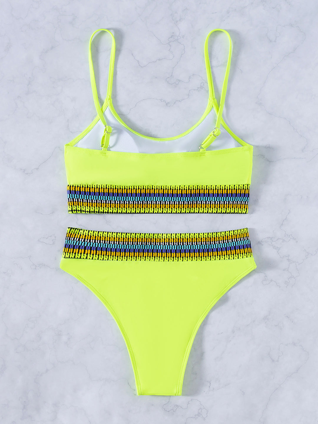 Dame bikini-sæt med sporty snit og farverigt, pænt design Stilla