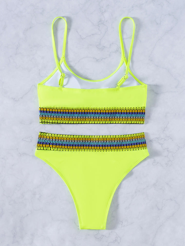 Dame bikini-sæt med sporty snit og farverigt, pænt design Stilla