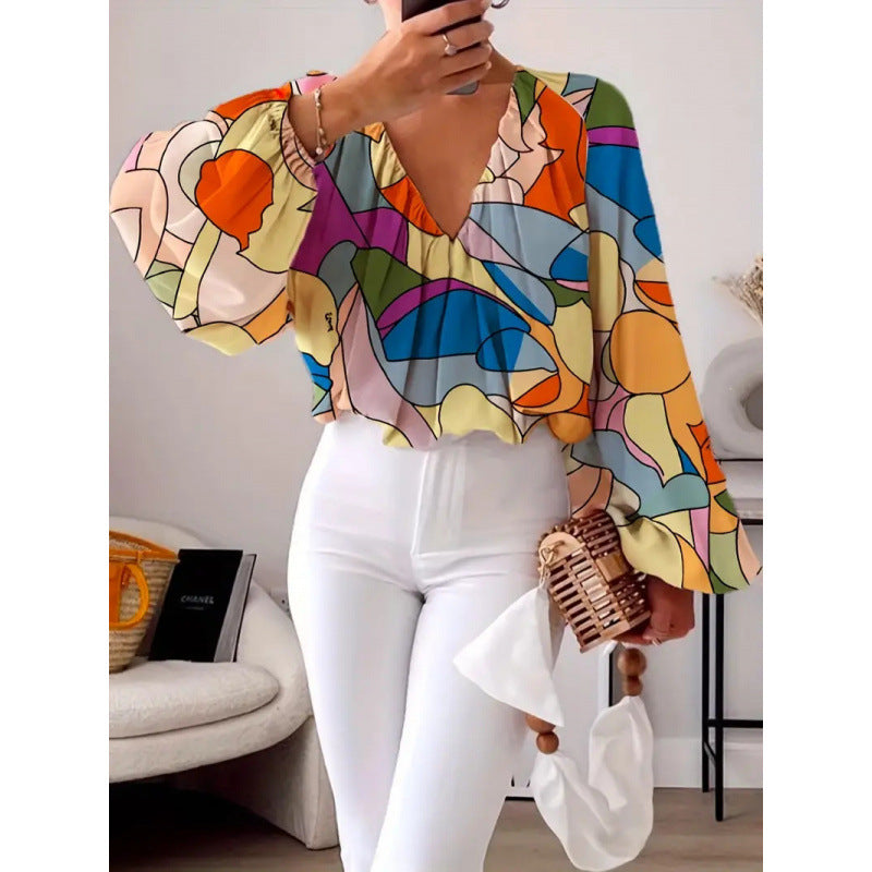 Dame oversized bluse med farverigt grafisk mønster og vidde udsyede ærmer Skovae