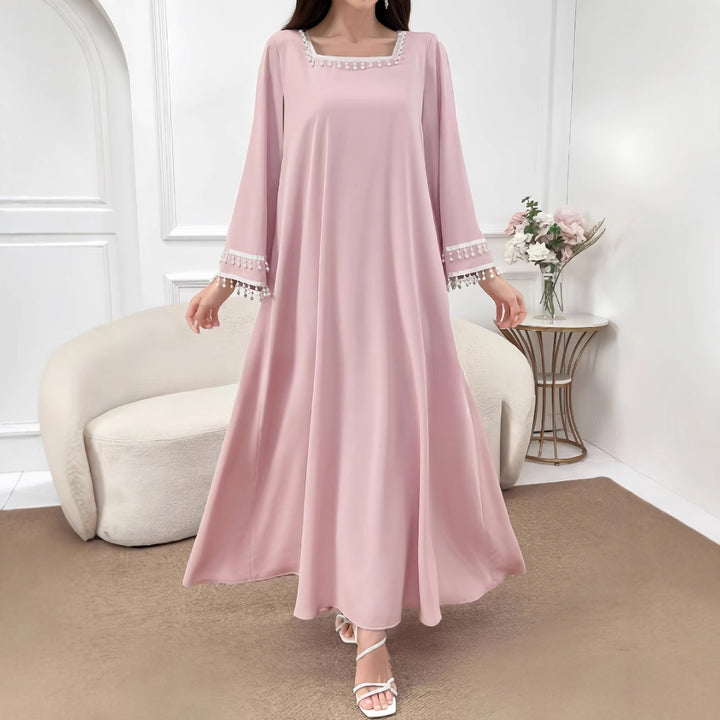 Kvindelige elegante maxi kjoler med dekorative franje og brede ærmer