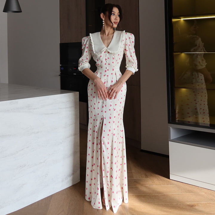 Damer maxi kjole med elegant krave trim og blomstrede accenter