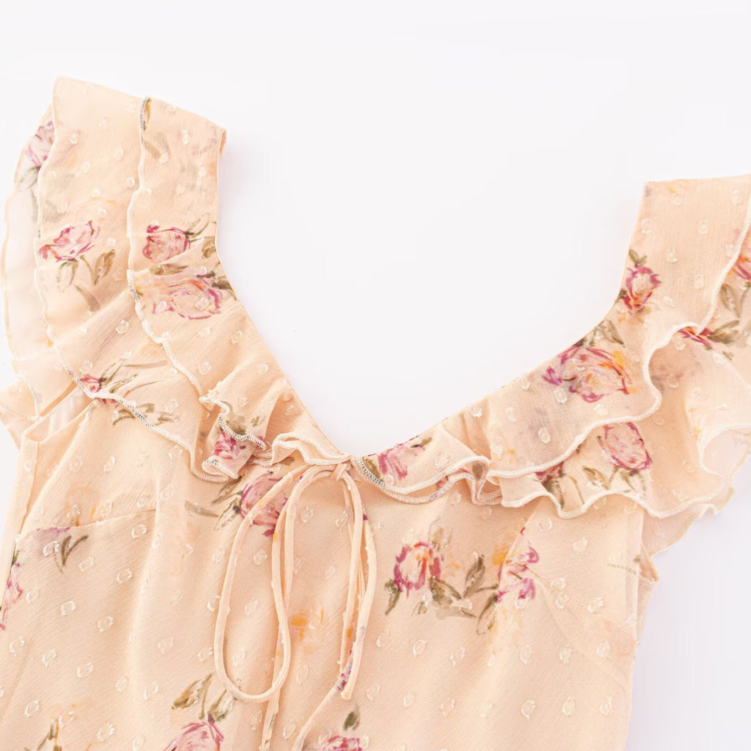 Dame maxikjole med blomstret design og elegante rucherdetaljer Skovae