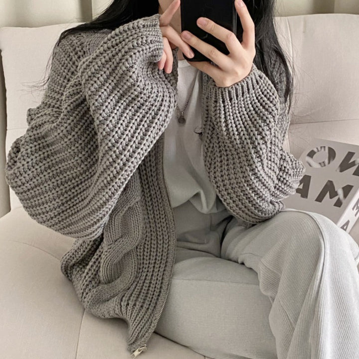 Kvindernes hyggelige cardigan med voluminøse ærmer og moderne design Stilla