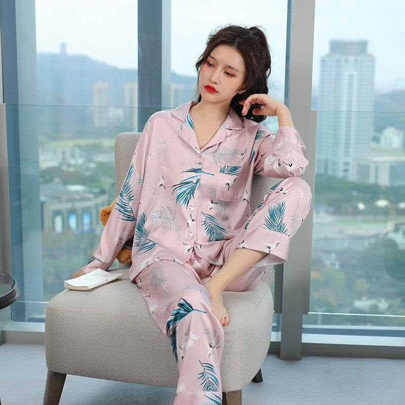 Dame elegant satin pyjamasæt med blomsterdesign og komfortabel pasform Stilla