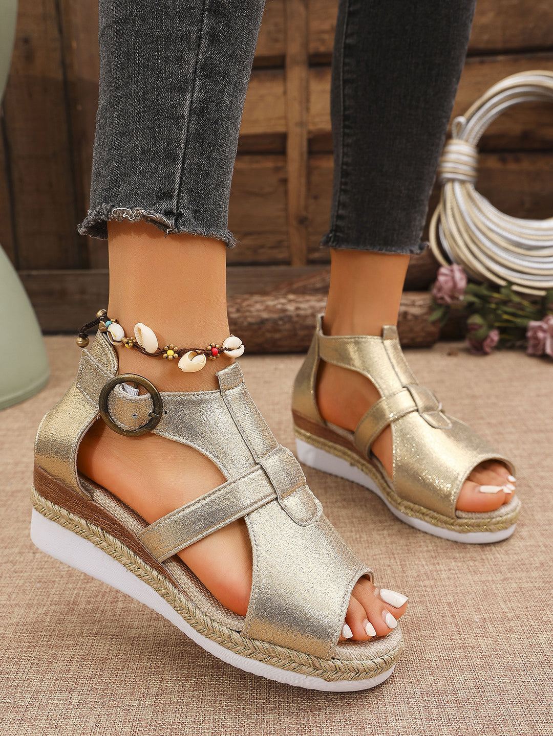 Dame sandaler med fashionabelt metallic-overmateriale og ergonomisk fodseng Stilla