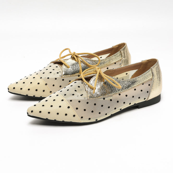 Dame ballerinas med gennemsigtigt netdesign og prikker Stilla