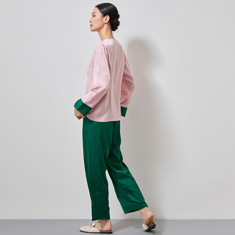 Dame Satin pyjamasæt med delikat blomsterdesign og elegante detaljer Stilla