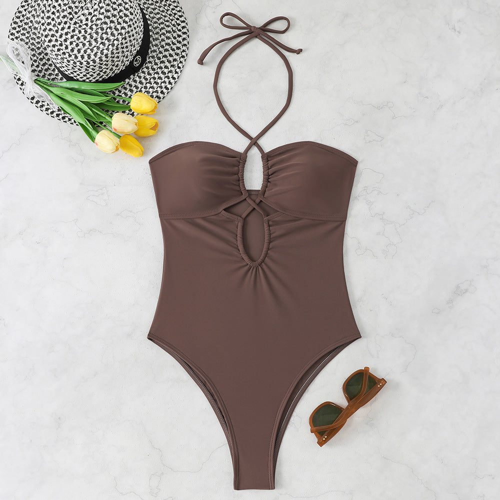 Dame one-piece badeshorts med moderne cut-out og justerbare stropper Skovae