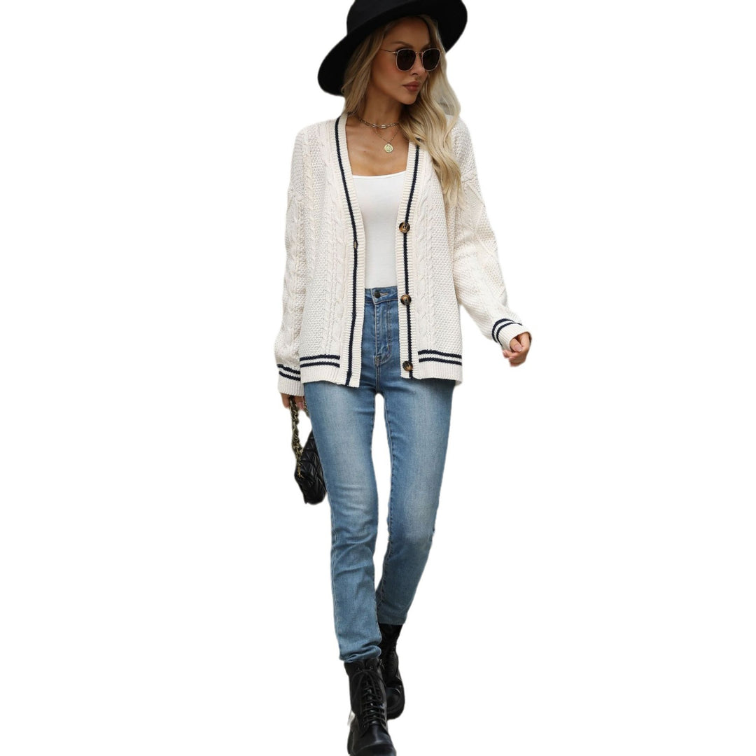 Kvinders chunky strikket cardigan med grafisk kabelmønster og dekorative knapper Stilla