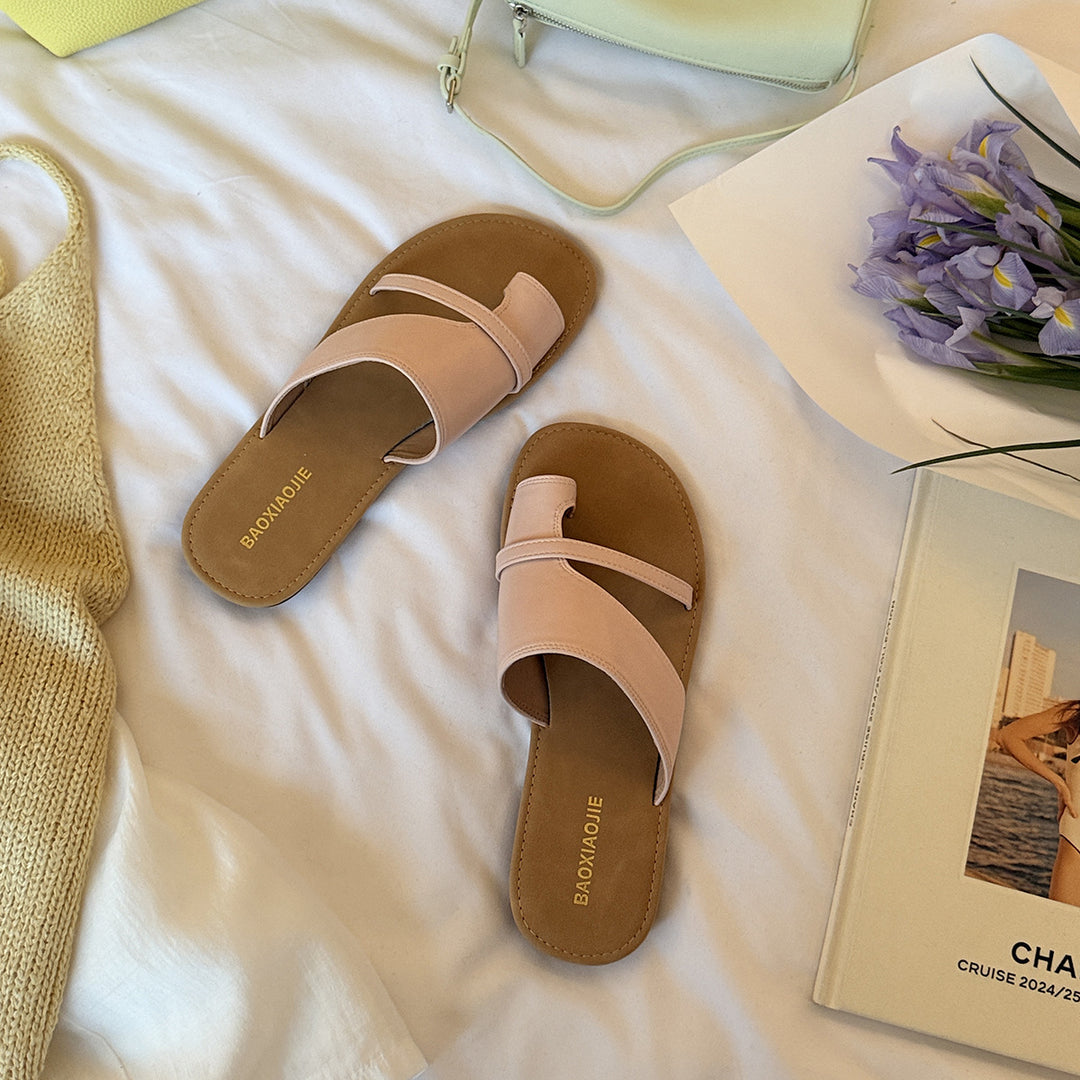 Femme Strappy Slide Sandaler med metalliske accenter Stilla
