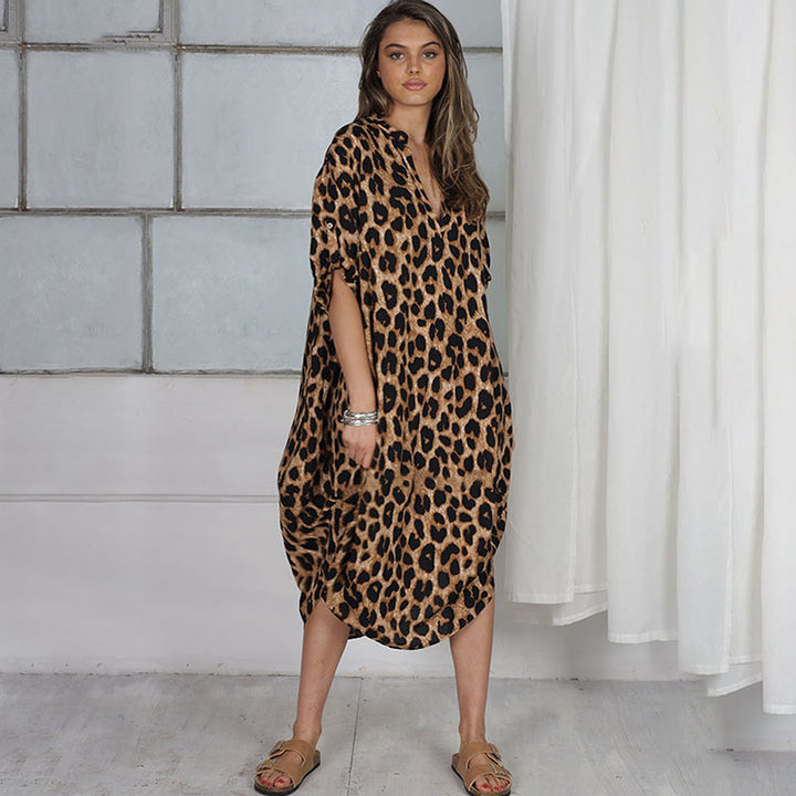 Dame Kaftan med spændende leopardmønster og flydende silhuet Stilla