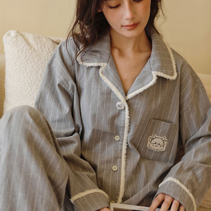 Dame Komfortabel Pyjamasæt med stilfuldt stribemønster og fine detaljer Stilla