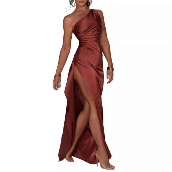 Dame Elegant og figursyet aftenkjole med asymmetrisk snit