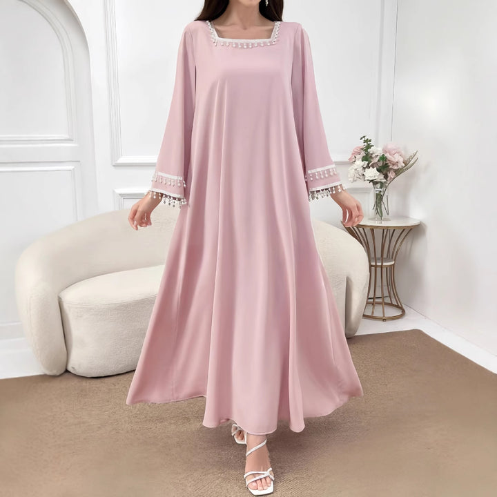 Kvindelige elegante maxi kjoler med dekorative franje og brede ærmer