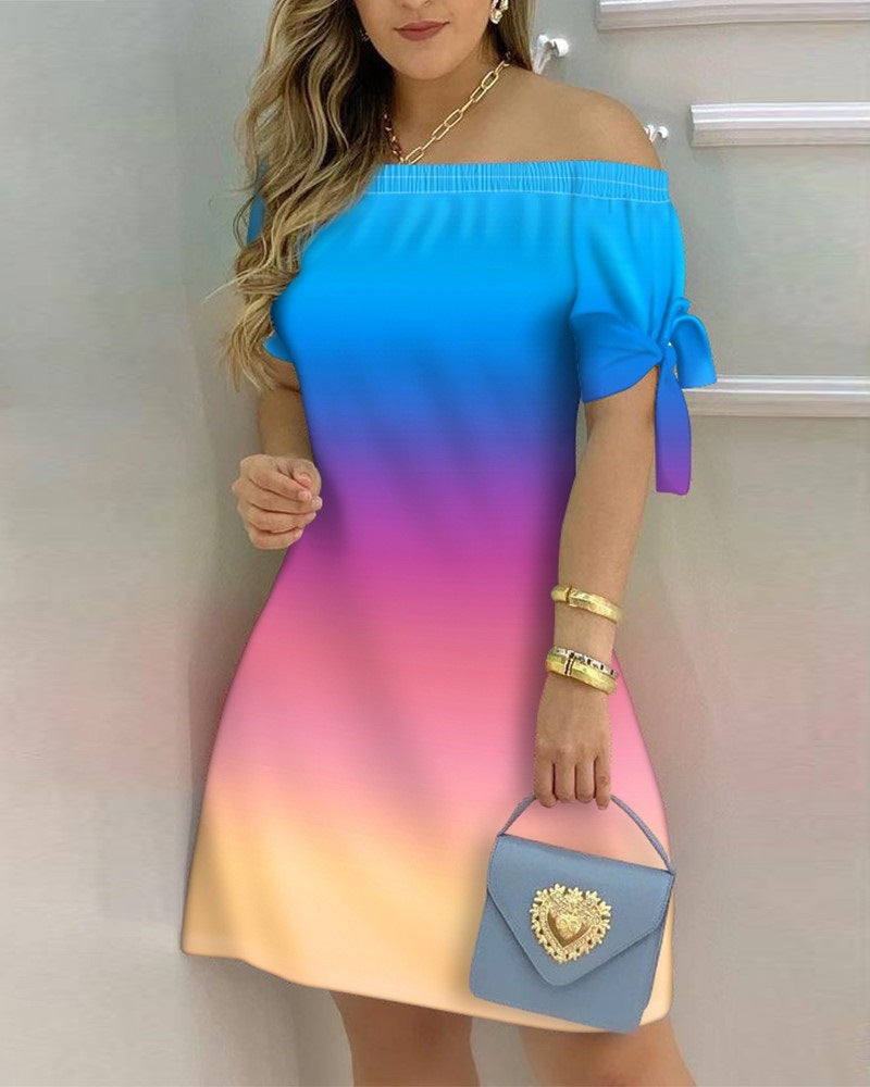 Dame Off-Shoulder Kjole med florale accenter og legende ærmer Stilla