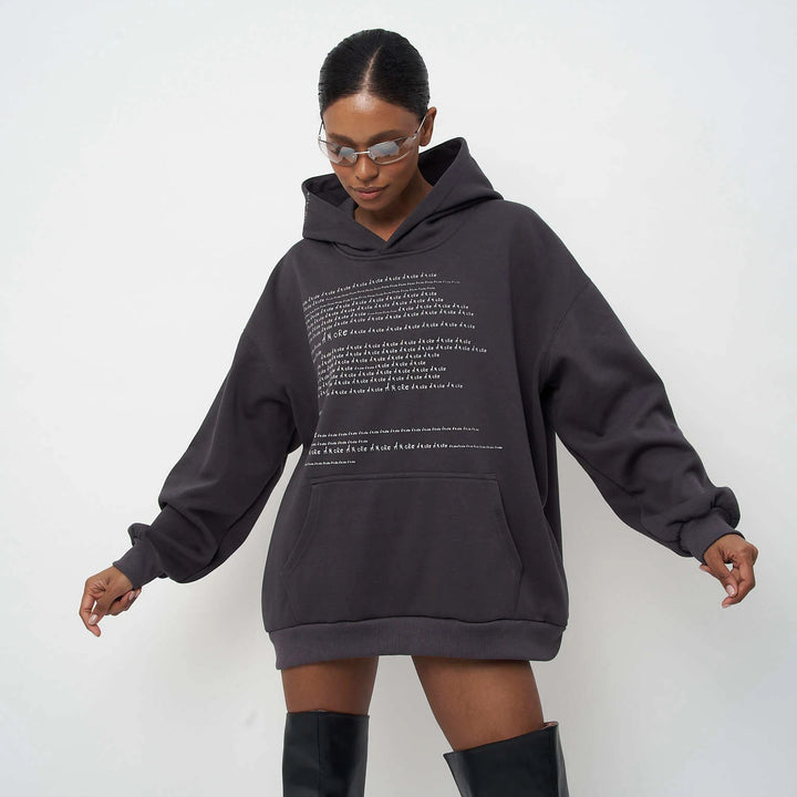 Kvindernes Højkvalitets Oversized Hoodie med Moderne Skrift Stilla