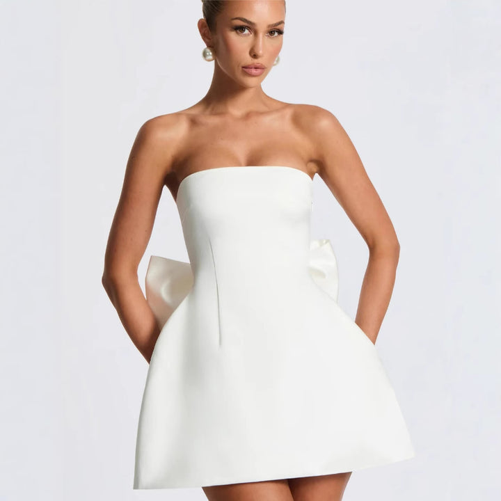 Dame Strapless Cocktailkjole med voluminøs kant og elegant design Stilla