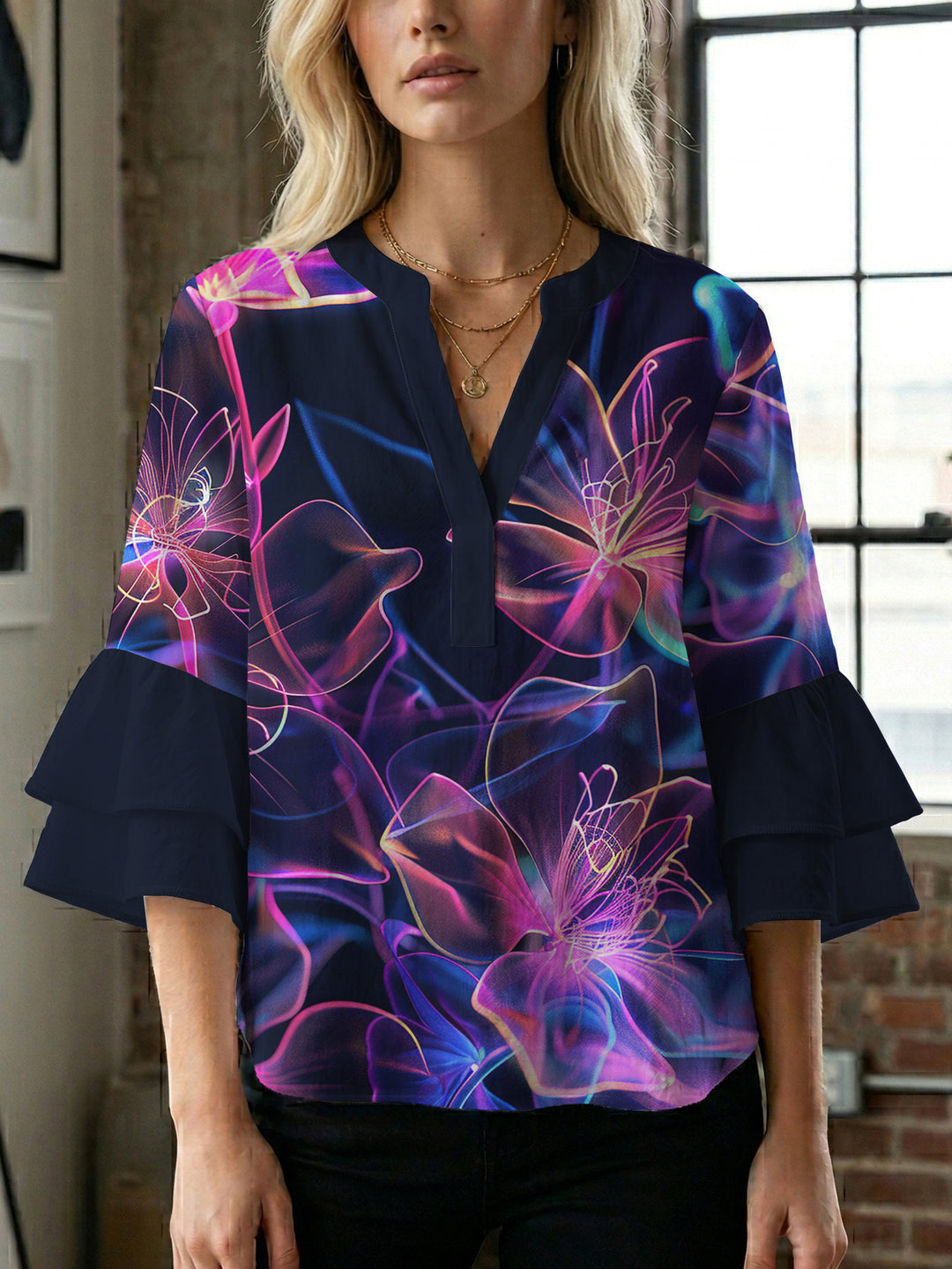 Damebluse med voluminøse flæseærmer og blomstermønster Skovae
