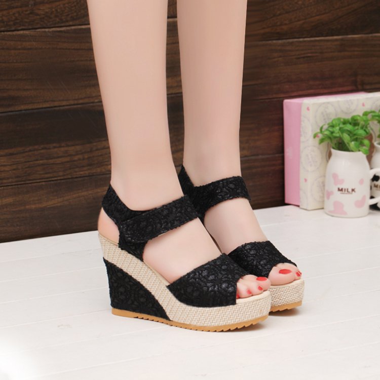 Dame Wedge Sandaler med blomsterdesign og justerbare remme Stilla