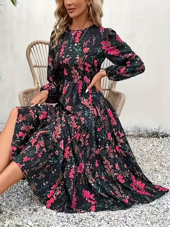 Dame maxikjole med florale detaljer og vide ærmer Stilla