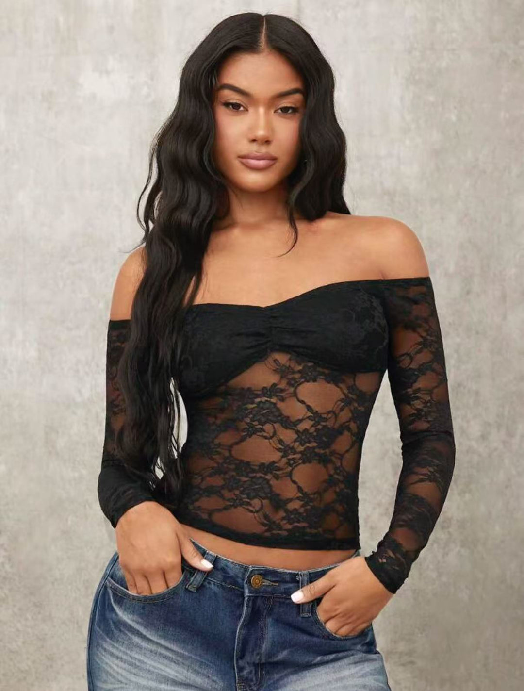 Dame Off-Shoulder Spids Top med lange ærmer og romantiske detaljer Skovae