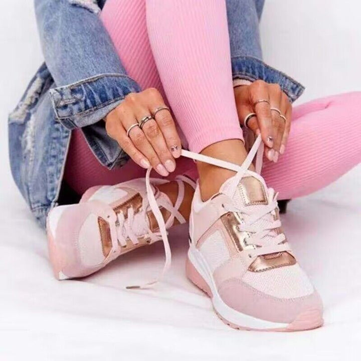 Dame Sneakers med åndbart mesh-overdel og elegant wedge-sål Stilla