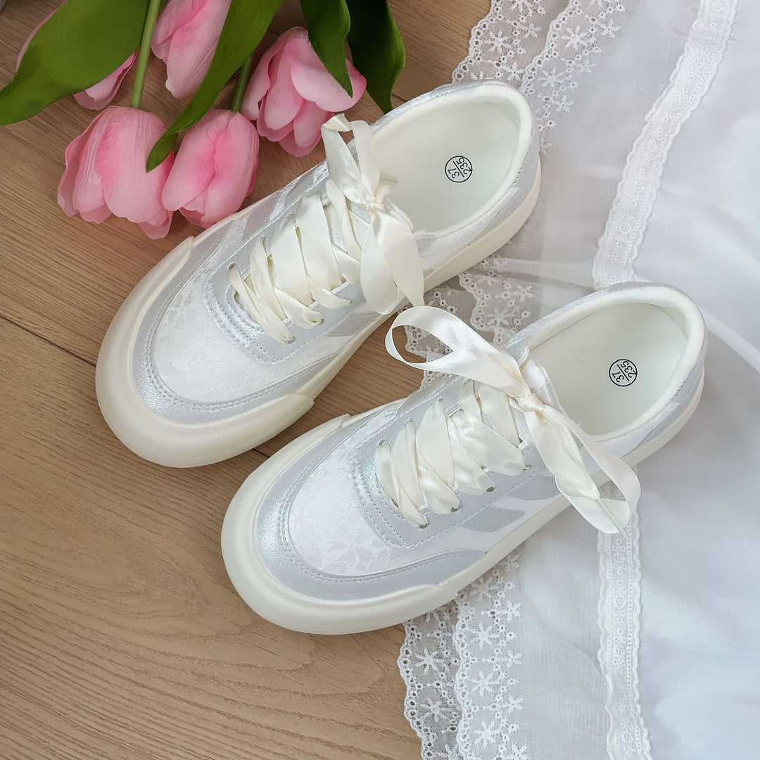 Dame Elegante Sneakers med luksuriøst satin-overmateriale og iøjnefaldende snøresystem Stilla