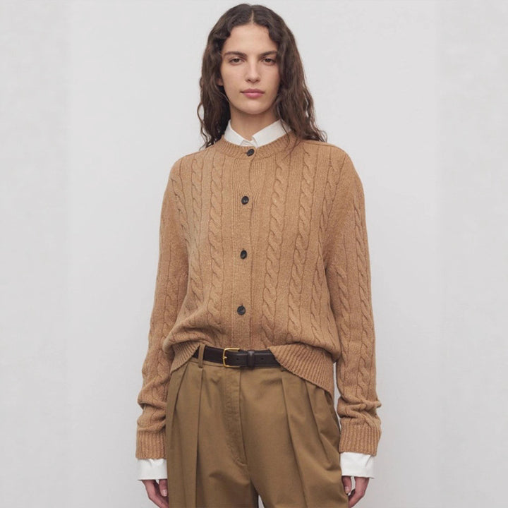 Kvindernes chunky strikket cardigan med knaplukning Stilla
