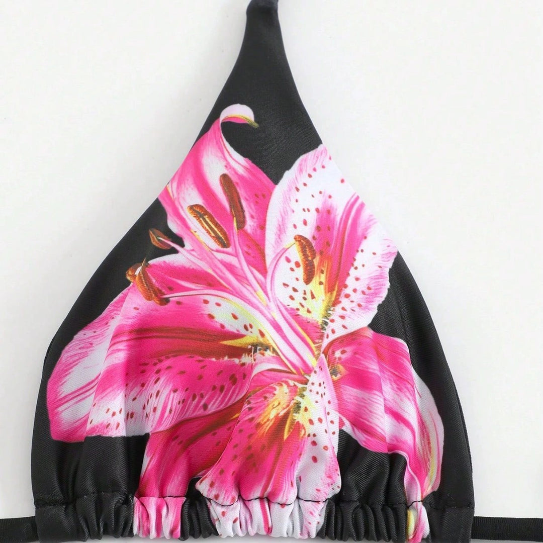 Dame bikini-sæt med elegant omslagskørt og blomstret design Stilla
