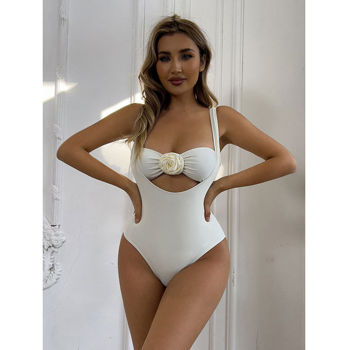 Dame Enkelt Stykke Badedragt med Fashionabel Cut-Out og Dekorativ Blomster Element Stilla