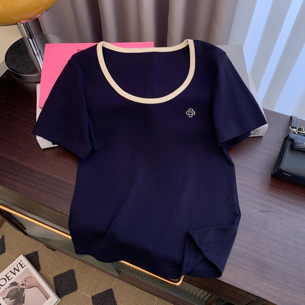 Femme Classic Crew Neck T-Shirt med kontrastdetalje Stilla