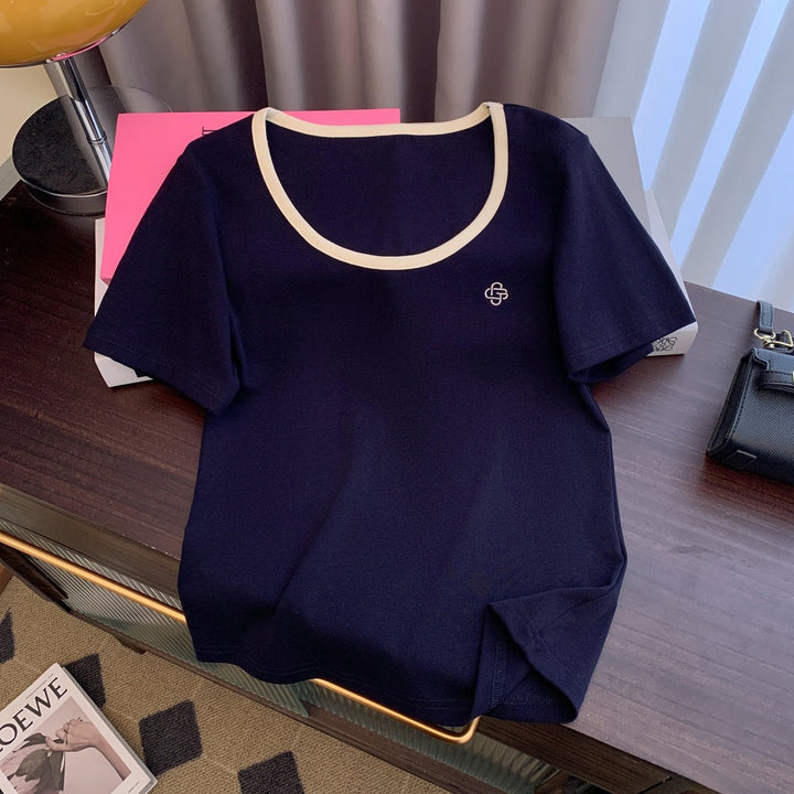 Femme Classic Crew Neck T-Shirt med kontrastdetalje Stilla