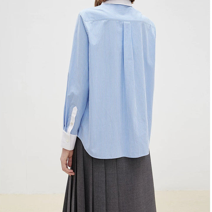 Dame afslappet bluse med stribet design og kontrasterende krave Stilla