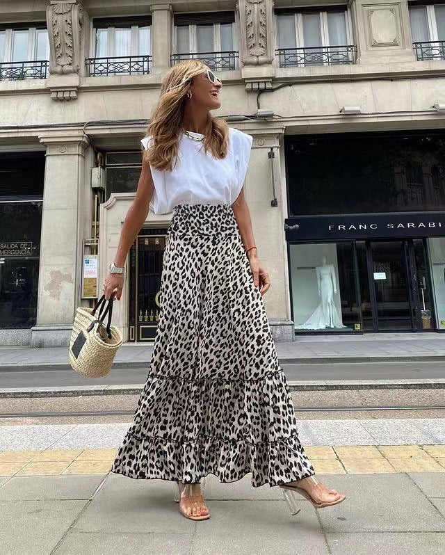 Dame Maxiskørt i elegant leopardmønster med voluminøse flæsedetaljer Stilla